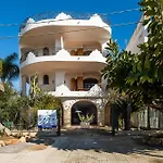 Gaudi - Gueell Vakantiehuis Sant Isidoro (Apulia)