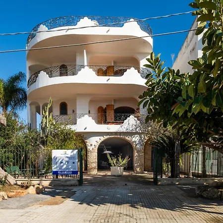 Gaudi - Gueell * Sant Isidoro (Apulia)
